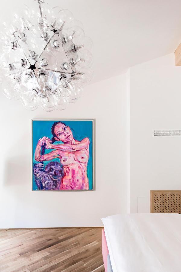 Kai 36 - Hotel Zwischen Fels Und Fluss Graz Exterior foto Painting by Yana Borisova